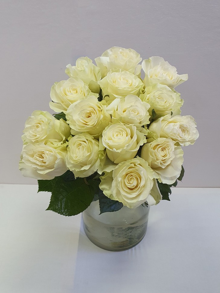 Букет из 15 белых роз. 60см, Эквадор.